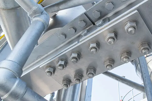 Fixations en acier de construction